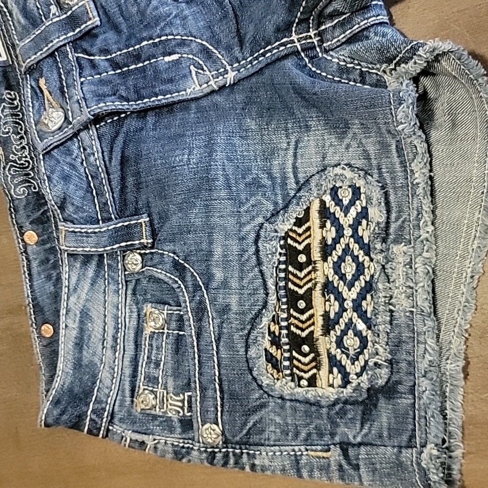 shorts - Picture 3 of 5